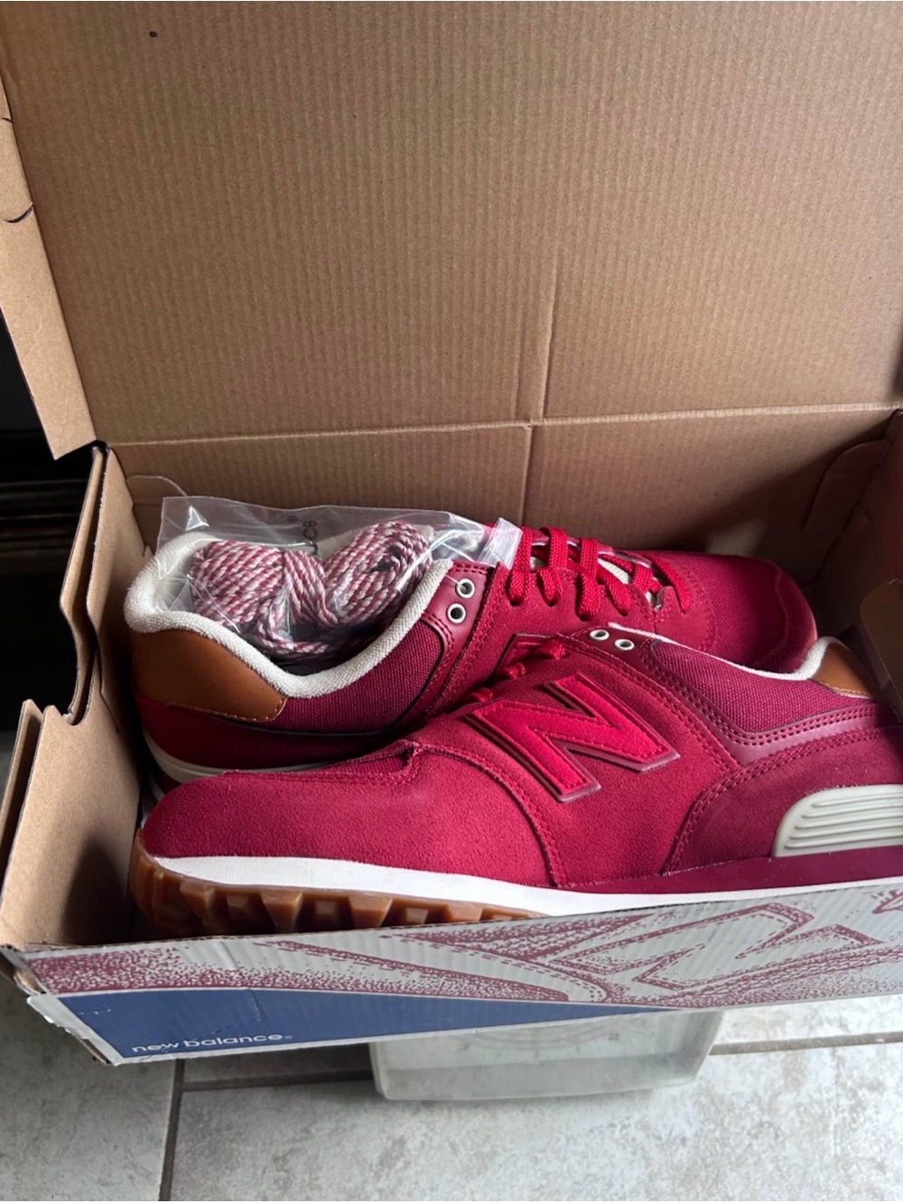 New Balance Classic Collegiate Crimson 574 low gummy brown soles Men’s 8 New